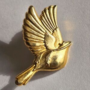 Vintage peace dove brooch lapel pin gold tone flying bird brooch
